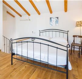 5 bedroom Hvar Island Villa with Pool sleeps 10-14